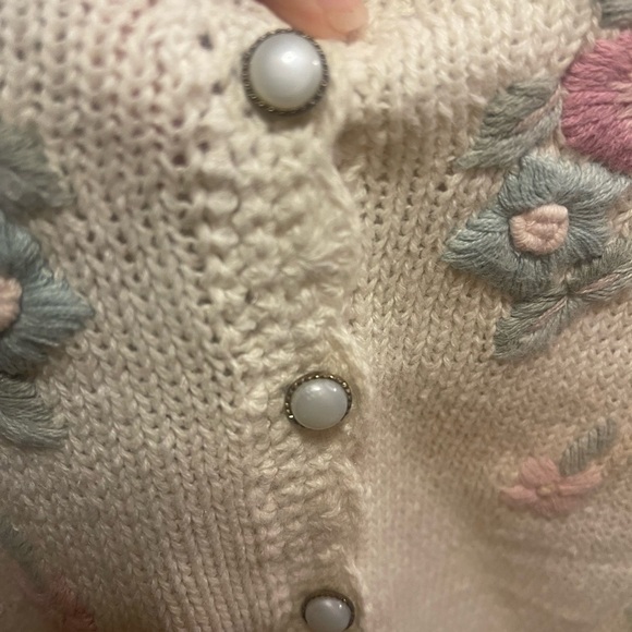 Vintage Floral Embroidered Cardigan pearlized buttons cream pink coquette med - Picture 9 of 10
